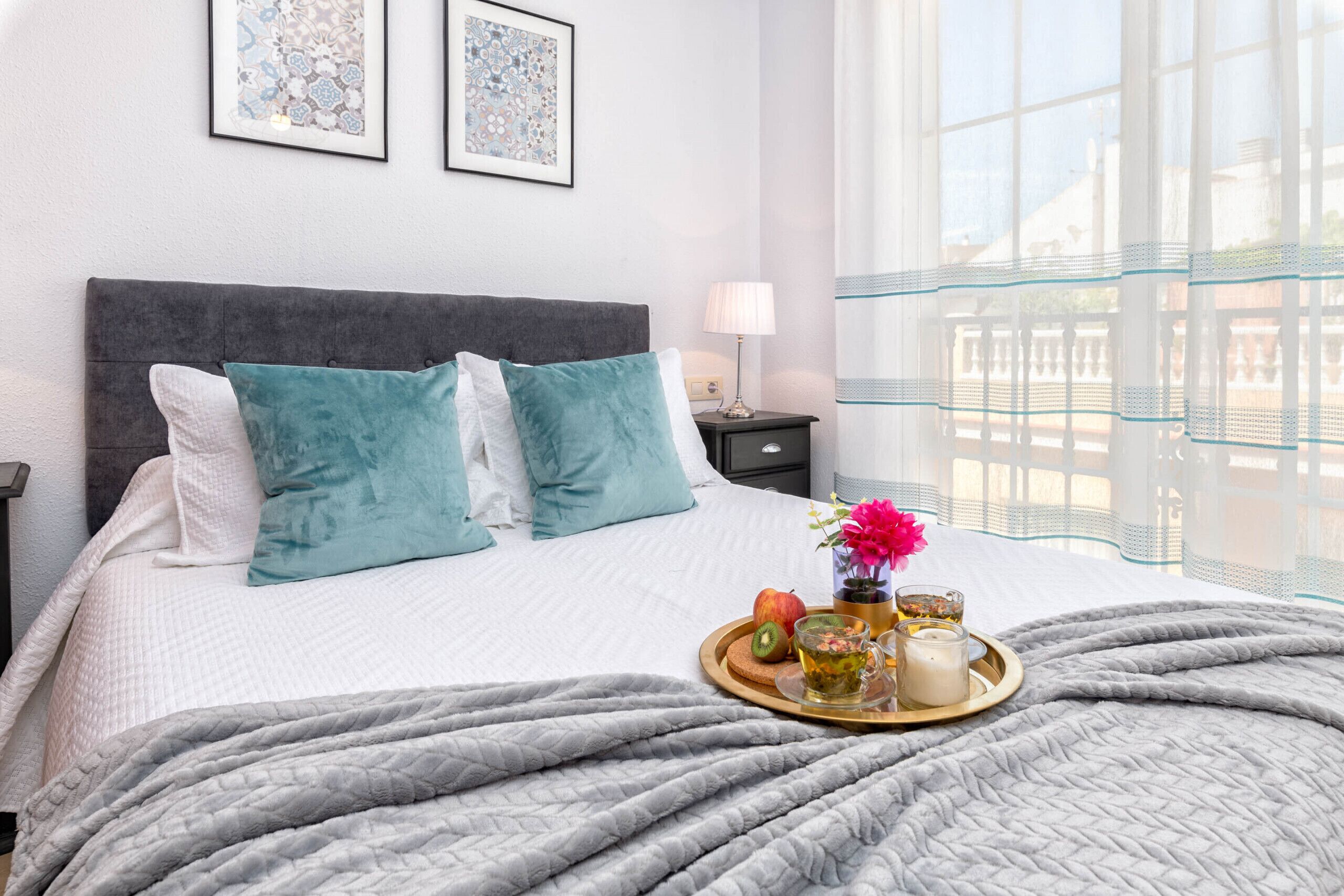 Een strijkplank/strijkijzer, gratis wifi, beddengoed