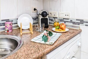 Fridge, microwave, oven, coffee/tea maker - WintoWinRentals - La Estancia FREE PARKING. (Málaga)