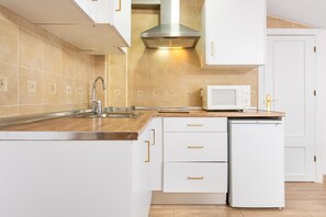 Fridge, microwave, coffee/tea maker, toaster - WintowinRentals Comfortable apartment in Málaga (Málaga)