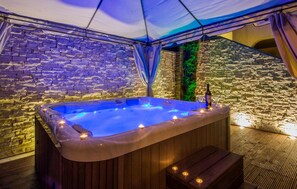 Bain à remous extérieur