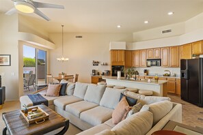 Smart TV, DVD player, books, offices - Beautiful Cave Creek Hm w/ Hot Tub, Pool, Putting Grn, 4 bedrooms (Cave Creek)