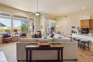 Smart TV, DVD player, books, offices - Beautiful Cave Creek Hm w/ Hot Tub, Pool, Putting Grn, 4 bedrooms (Cave Creek)