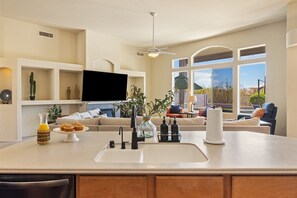 Interior - Beautiful Cave Creek Hm w/ Hot Tub, Pool, Putting Grn, 4 bedrooms (Cave Creek)