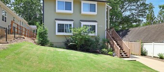 Oasis near NCSU: Walk to Campus, Dine Local 4BR/4B