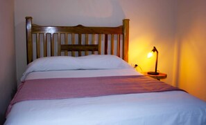 1 dormitorio, escritorio, wifi gratis y ropa de cama