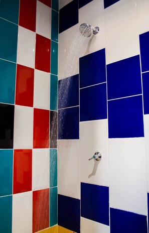 Toallas, jabón, champú y papel higiénico