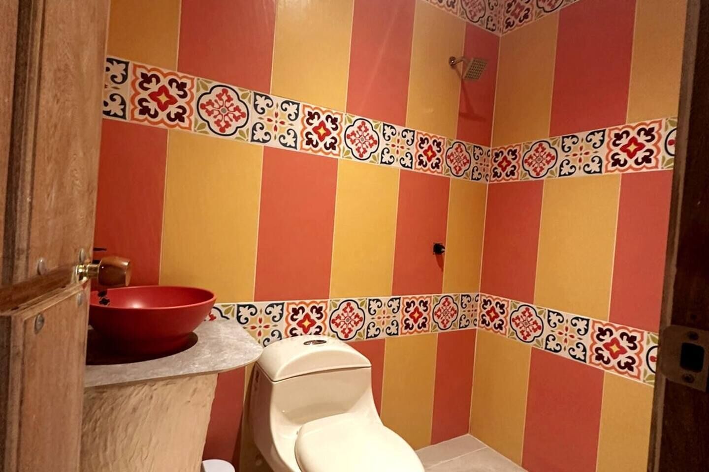 Towels, soap, shampoo, toilet paper