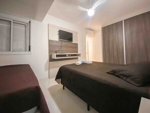 3 slaapkamers, een strijkplank/strijkijzer, gratis wifi, beddengoed