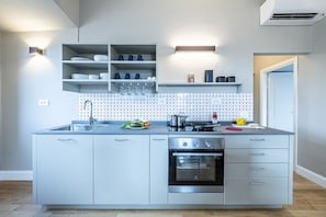 Fridge, oven, stovetop, dishwasher