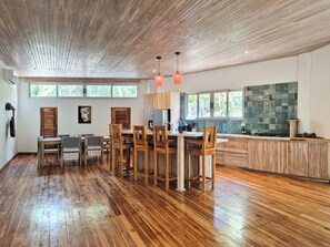 Fridge, oven, stovetop, coffee/tea maker - New Beach House with Direct Beach Access in North Guiones, Nosara (Playa Guiones)