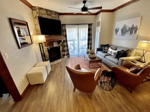 Älytelevisio, takka, DVD-soitin, pöytätennispöytä