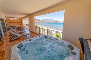Outdoor spa tub - Villa Del Palmar Loreto - AWE INSPIRING Oceanfront Penthouse 2 BR/3 BA, Sleeps 6 (Loreto)