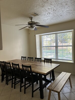 Dining - Spacious Family House 4BR. Close to many restaurants & markets! (Houston)
