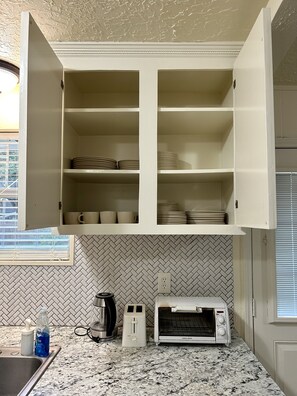 Private kitchen - Spacious Family House 4BR. Close to many restaurants & markets! (Houston)