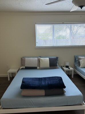 4 bedrooms, iron/ironing board, WiFi, bed sheets - Spacious Family House 4BR. Close to many restaurants & markets! (Houston)