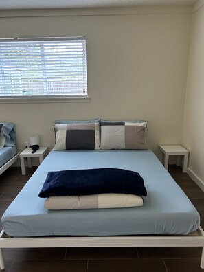 4 bedrooms, iron/ironing board, WiFi, bed sheets - Spacious Family House 4BR. Close to many restaurants & markets! (Houston)