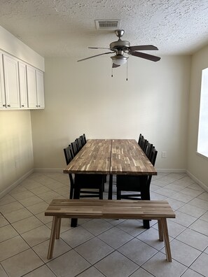 Dining - Spacious Family House 4BR. Close to many restaurants & markets! (Houston)