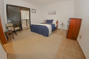 4 quartos, Wi-Fi de cortesia, roupa de cama