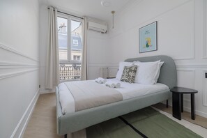 2 bedrooms, in-room safe, desk, laptop workspace