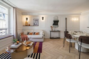 Living area - Poetic Stay - Louvre  (Paris)