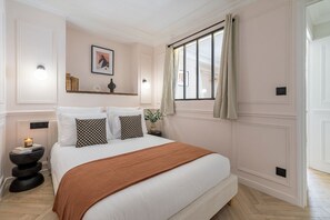 Room - Poetic Stay - Louvre  (Paris)