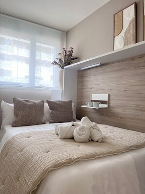 4 slaapkamers, een strijkplank/strijkijzer, reisbedje, wifi