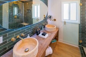 Hårføner og håndklær