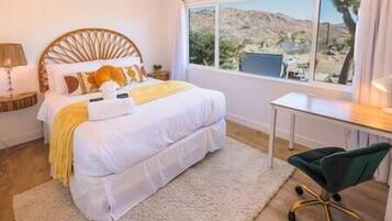 3 habitaciones, escritorio, tabla de planchar con plancha y wifi