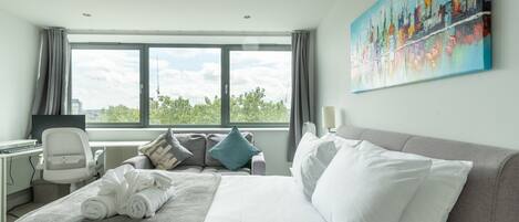 2 chambres, bureau, fer et planche Ă repasser, accĂšs Ă Internet