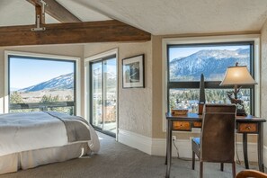5 bedrooms, iron/ironing board, WiFi, bed sheets - Best Views in Mammoth.  Walk to Eagle, 5BR Great place for Families (Mammoth Lakes)