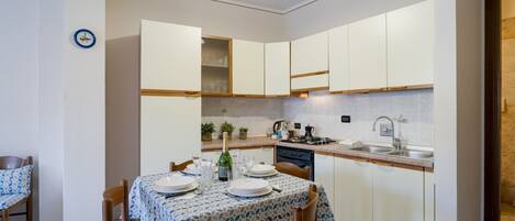 Fridge, oven, stovetop, toaster