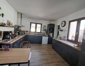 KĂŒhlschrank, Mikrowelle, Ofen, Toaster