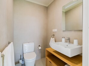 Dusche, Haartrockner, Handtücher