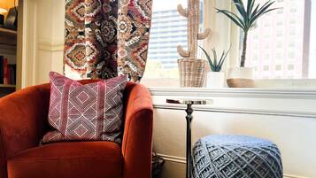 Una Smart TV, libros