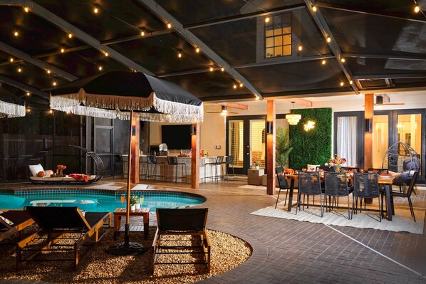 Outdoor dining