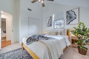 6 bedrooms, desk, iron/ironing board, travel cot