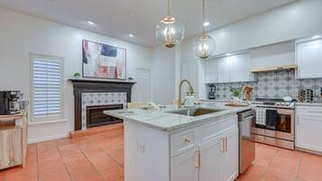 Réfrigérateur, four, lave-vaisselle, grille-pain