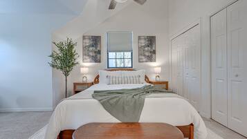 6 chambres, bureau, fer et planche à repasser, lit parapluie