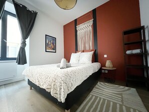 Iron/ironing board, WiFi, bed sheets