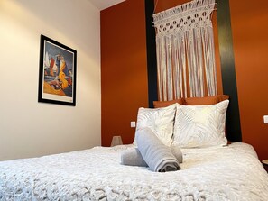 2 bedrooms, iron/ironing board, WiFi, bed sheets