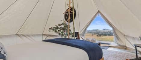 1 bedroom, bed sheets