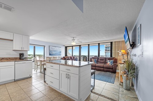 Island Winds West 570 | Beachfront Heated Pool | Walk to Hangout | Beach Getaways