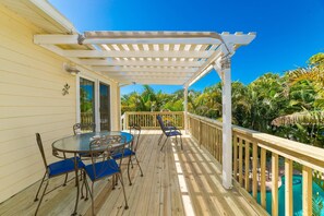 屋外ダイニングエリア