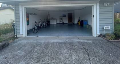 Tranquil Home Near Shopping Area & Restaurants - 3 min Walk from Lovely Park