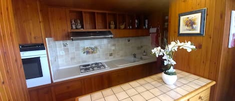 Réfrigérateur, micro-ondes, lave-vaisselle, grille-pain