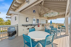 屋外ダイニングエリア