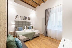 2 bedrooms, in-room safe, iron/ironing board, free WiFi