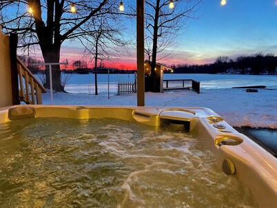 Sunset Shores Lake House: Autumn Adventures at Sunset Shores – Fishing, Hiking & Scenic Views