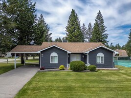 House | Bathroom | Shower, towels