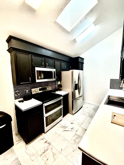 Parisian Marble Loft with a Garage off HWY55!